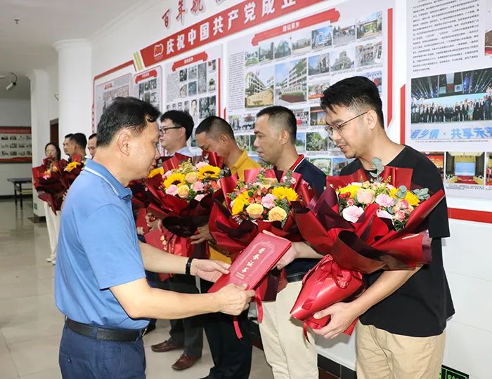 海南省侨联举行欢迎驰援三亚抗疫志愿者凯旋仪式