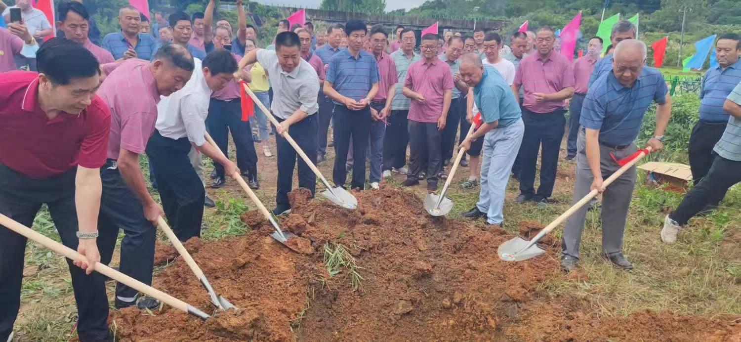 祖先福地好风光 叶茂根深播若芳