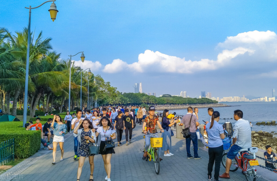 香港年轻人流行到深圳citywalk