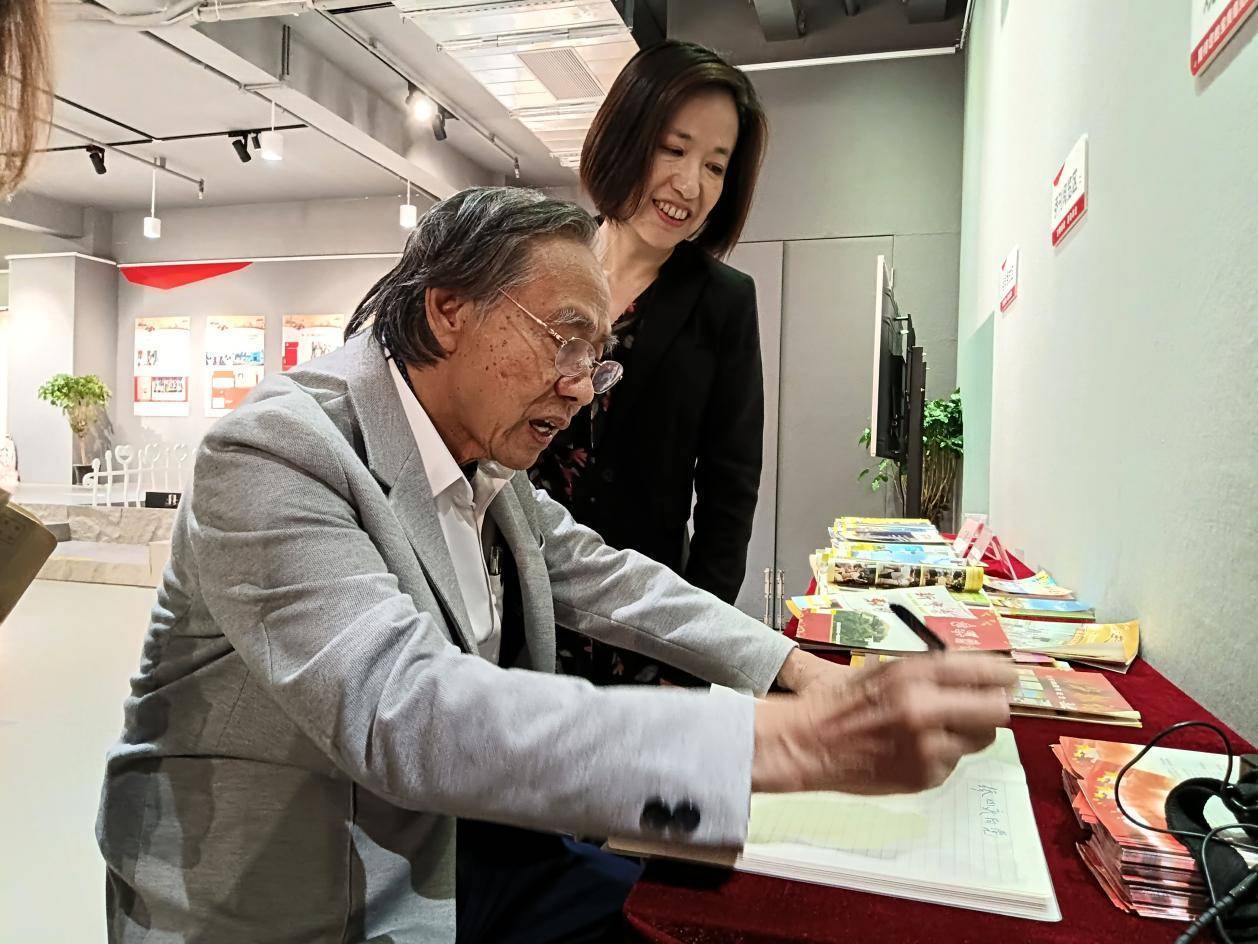 四十年的情缘：吴家父女两代的侨故事