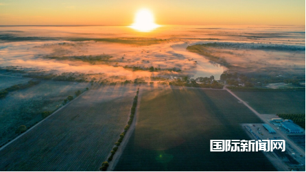 无锡泰伯庙文化发展有限公司总经理邹旦礼接待澳大利亚江苏总商会执行会长、南澳洲江苏商会荣誉会长吴弘毅