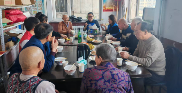 山西大同青年志愿者 重阳敬老传美德 爱心慰问暖夕阳