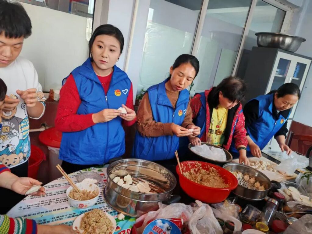 山西大同青年志愿者 重阳敬老传美德 爱心慰问暖夕阳