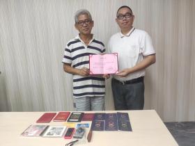香港同胞周峻雄向家乡捐赠侨文化藏品